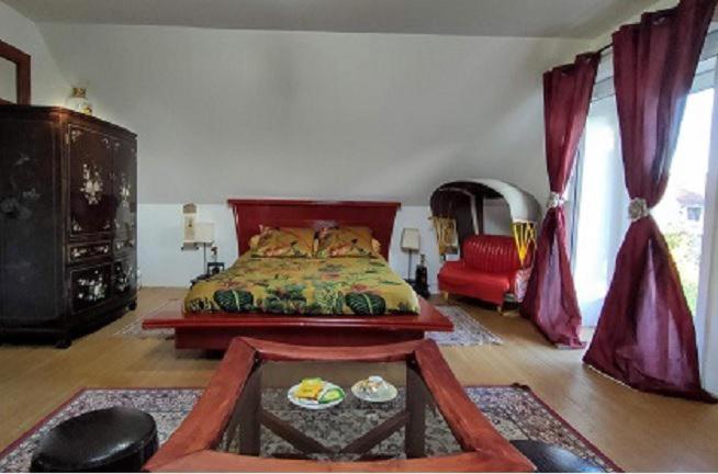 Chez Aurelia - Chambres & Table D'Hotes La Couture-Boussey Room photo